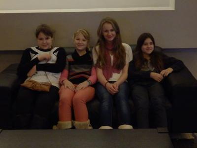 Od lewej: Ola F, Paulina Z, Sylwia Ż, Ola H - uczennice klasy V