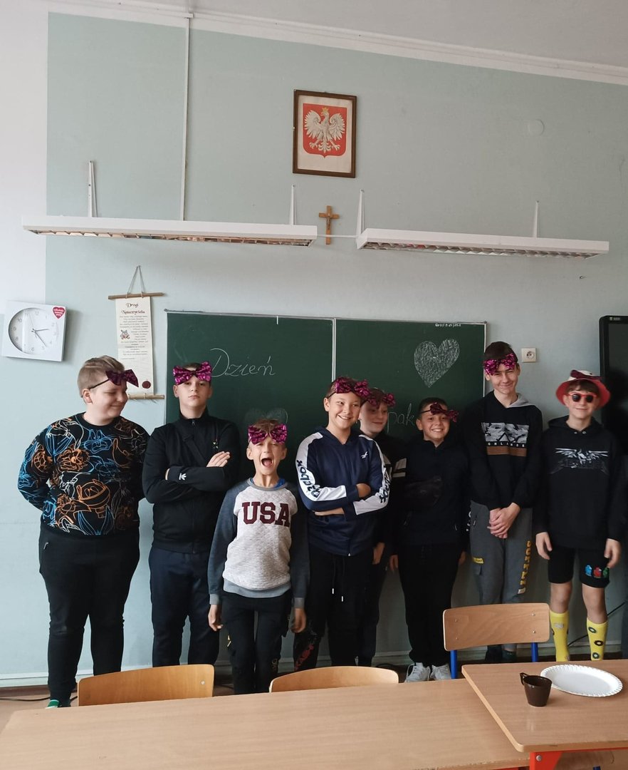 Tutaj powinien by膰 opis