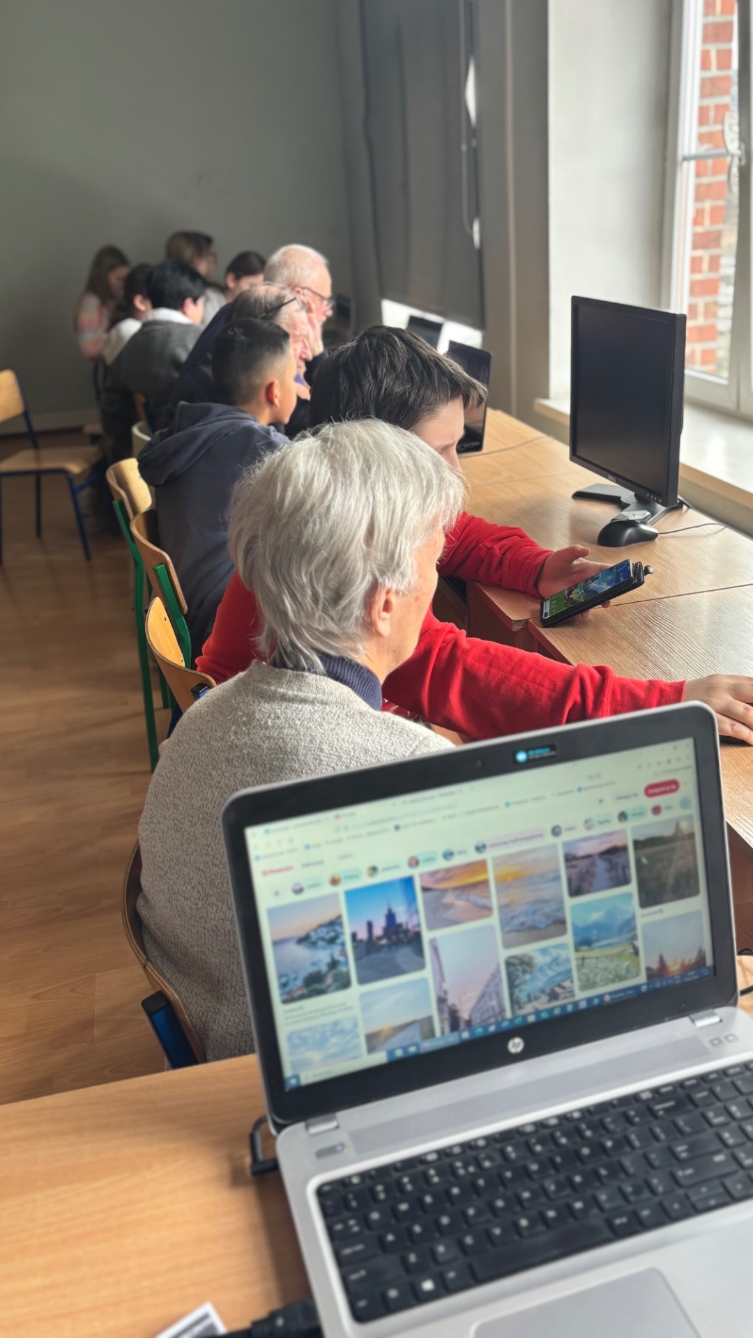 Tutaj powinien by膰 opis