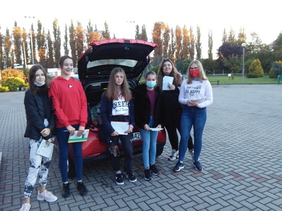 Szkolne Koło Wolontariatu SP Żmigród - zbiórka karmy dla kotów i psów