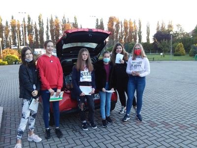 Szkolne Koło Wolontariatu SP Żmigród - zbiórka karmy dla zwierząt 