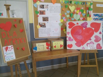 Serce dla Afryki zbiórka zestawów medycznych SP Żmigród