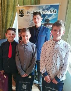 Od lewej: S. Ostromecki (kl. 5b), S. Ulidowski (5c), K. Popów (7e) i M. Targoni (5b)