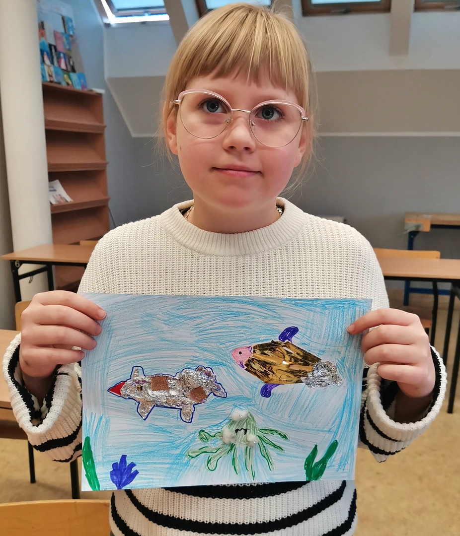 mg04.jpg [2400x2799]