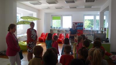 W poniedziałek 25 maja 2015 roku dzieci z Oddziałów Przedszkolnych odwiedziły Bibliotekę Miejską w Ż