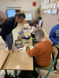 Uczniowie podczas realizacji zadania.