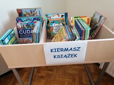 Kiermasz książek.