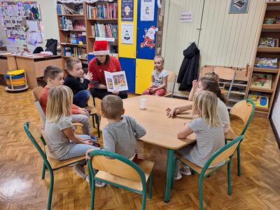 Świąteczna atmosfera w bibliotece