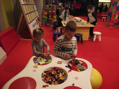 Część dalsza zdjęć z pobytu dzieci na Światowej Wystawie Klocków Lego we Wrocławiu.