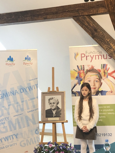 Marta Zaniewska recytuje wiersz.