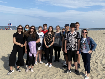 Klasa VIII z p. Kasią na plaży w Sopocie