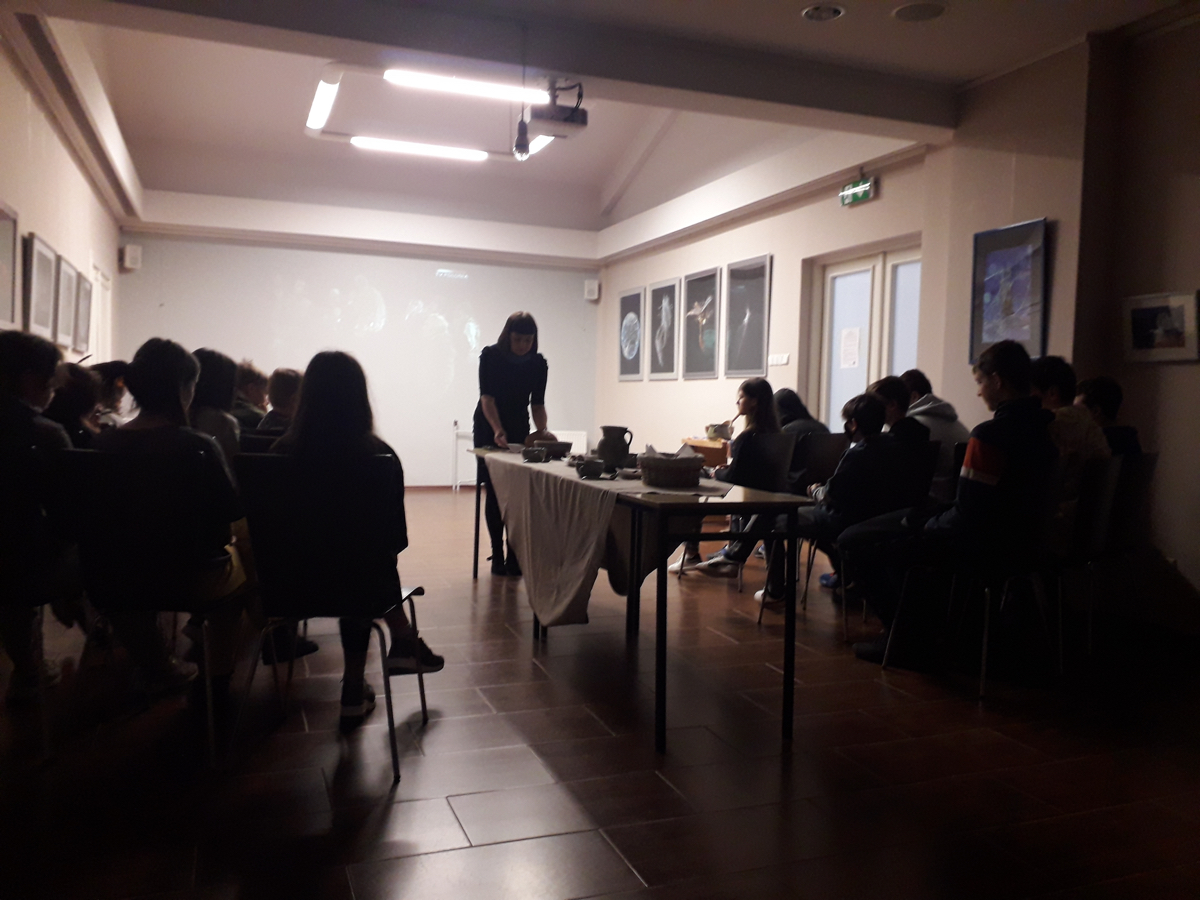 Klasa VII w BIbliotece Pedagogicznej.