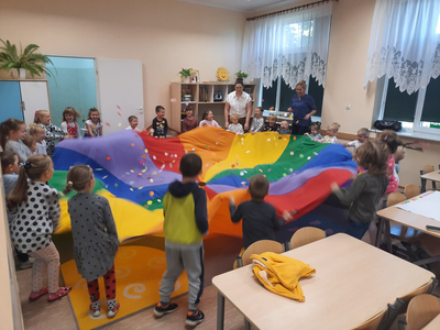 Zabawa z chustą animacyjną