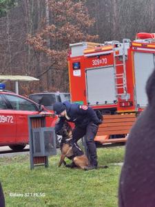 Policjant z psem.