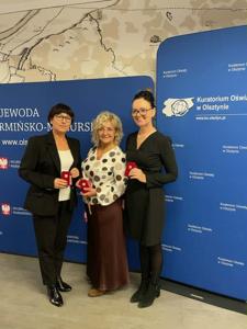 Trzy nauczycielki odznaczone Medalem Komisji Edukacji Narodowej.