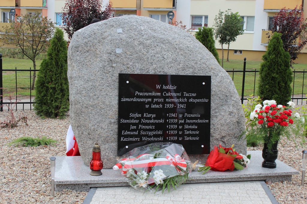 Odsłonięcie pomnika fot. p. Renata Barańska