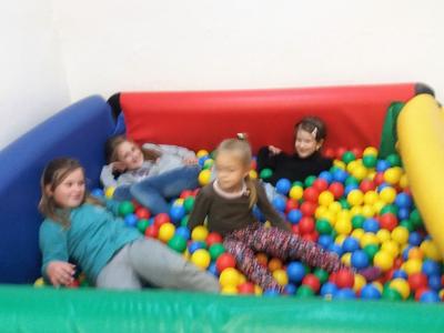 Zabawa w małej sali gimnastycznej