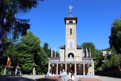 Sanktuarium Matki Bożej Szczyrkowskiej „na Górce” - do dziś istniejący kościół zbudowano w roku 1954. 