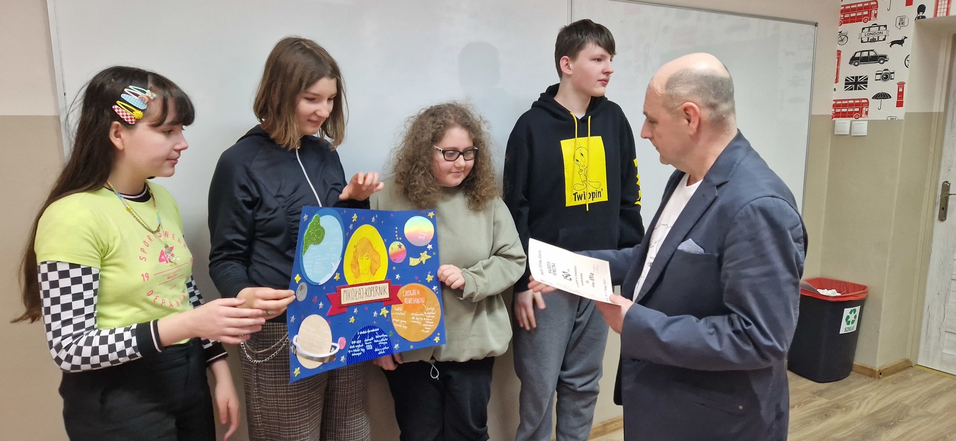 Tutaj powinien być opis obrazka