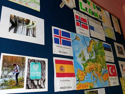 Plansza informacyjna o projekcie Comeniue L.O.L.
