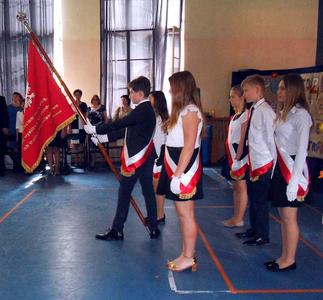 A oto nasz poczet sztandarowy podczas uroczystości 20-lecia