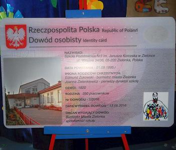 Tak wygląda dowód osobisty Szkoły, która skończyła 20 lat.