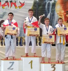 na podium