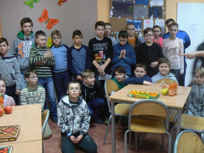 Uczniowie szkoły podstawowej