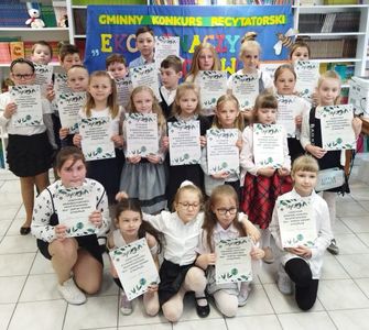 Uczestnicy konkursu recytatorskiego "EKO ZNACZY ZDROWO"