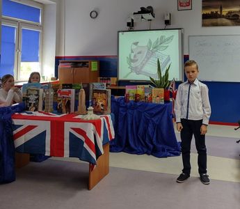 Uczestnik konkursu recytatorskiego.