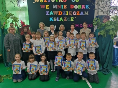 Pasowanie na czytelnika 2022 - klasa 1a