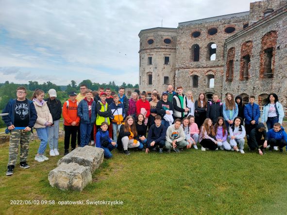 Wycieczka do Ujazdu i Kazimierza Dolnego klas 7d i 7e