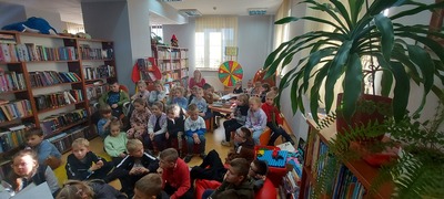 Uczniowie klasy 1d i 2d w Bibliotece Publicznej