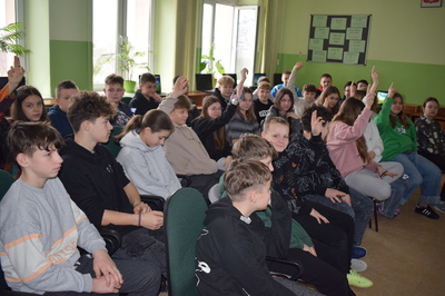 Równowaga między online a offline – projekt OSEhero