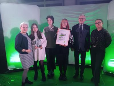 07.12.23 odbyła się Powiatowa Gala Wolontariatu. Wolontariusze II LO otrzymali główna nagrodę w kate