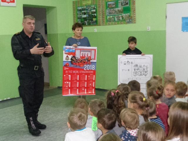 Podarunki od straży pożarnej - piękne kalendarze.