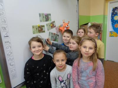 Matematyczne zadania z banknotami.