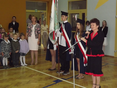 Powitanie uczniów, rodziców i nauczycieli przez Panią Dyrektor