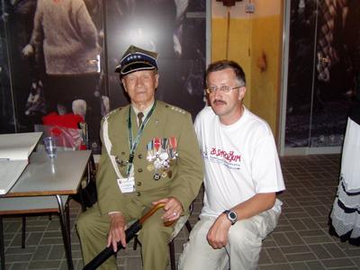 Spotkanie kpt. Ignacego Skowrona obrońcy Westerplatte z nauczycielem naszej szkoły p. Romanem Siadakiem.