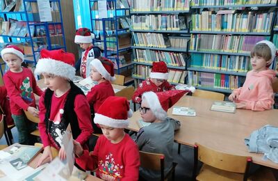 1a_w_czasie_mikolajkowego_spotkania_w_bibliotece.jpg[small]