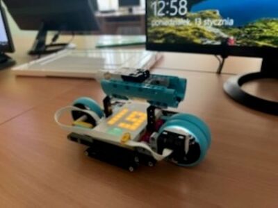 7b_buduje_i_programuje.jpg[small]