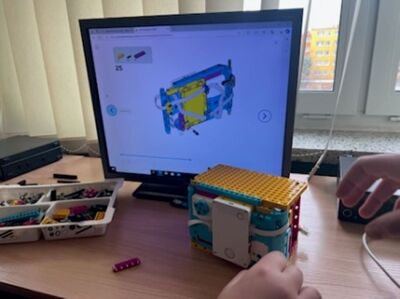 sejf_z_klockow_lego_uczniow_7b.jpg[small]