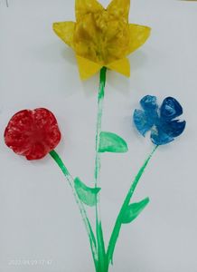 Wykorzystanie plastiku w twórczości dziecięcej uczennicy z klasy 2d