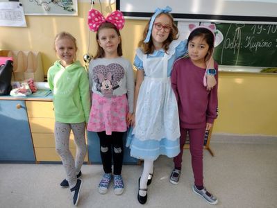 Dzień Postaci z Bajek - klas 2 d.