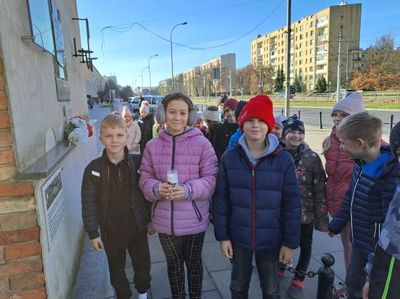 Klasa 3 b przy Płycie upamiętniającej Powstańców Warszawskich.