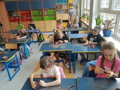 Lepienie naczyń glinianych - kl. 1c