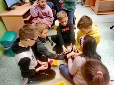 Klasa 3a rozpoczyna zabawę z klockami Lego Spike.