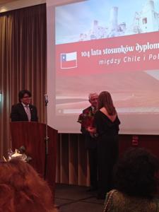 UDZIAŁ DYREKCJI SZKOŁY W UROCZYSTOŚCI ZWIĄZANEJ ZE 104 ROCZNICĄ NAWIĄZANIA STOSUNKÓW POLSKO-CHILIJSKICH
