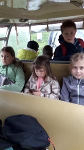 W eko busikch słuchamy opowiadania przewodnika