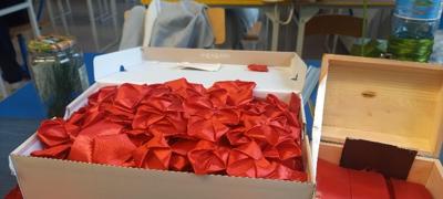 DZIEŃ KOBIET-NIESPODZIANKA OD SZKOLNYCH WOLONTARIUSZY